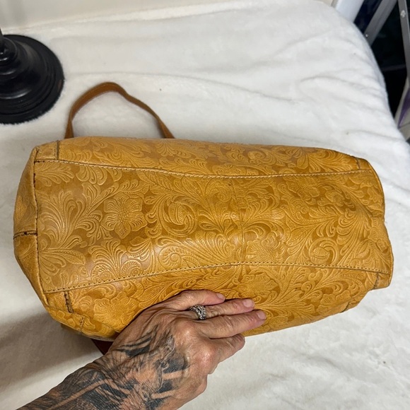 Steven By Steve Madden Embossed Mustard Colored leather Shoulder Bag - Picture 6 of 16